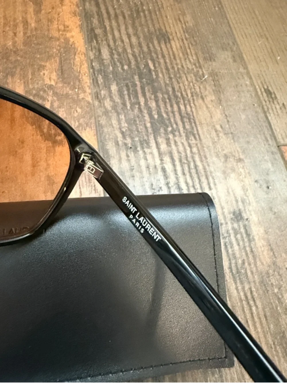 Saint Laurent Black Frame
Sunglasses with Brown/Amber
Lenses SL596 DUNE - Picture 6 of 10